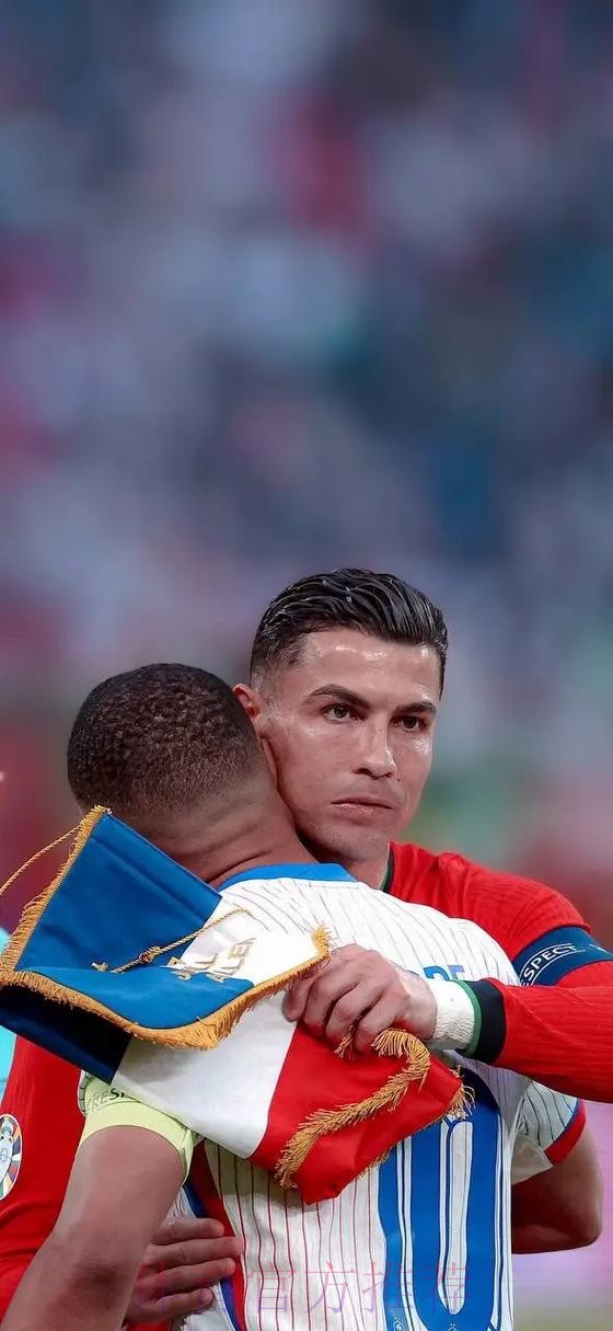 TA:姆巴佩性格与C罗不同 他没展现出任何的傲慢